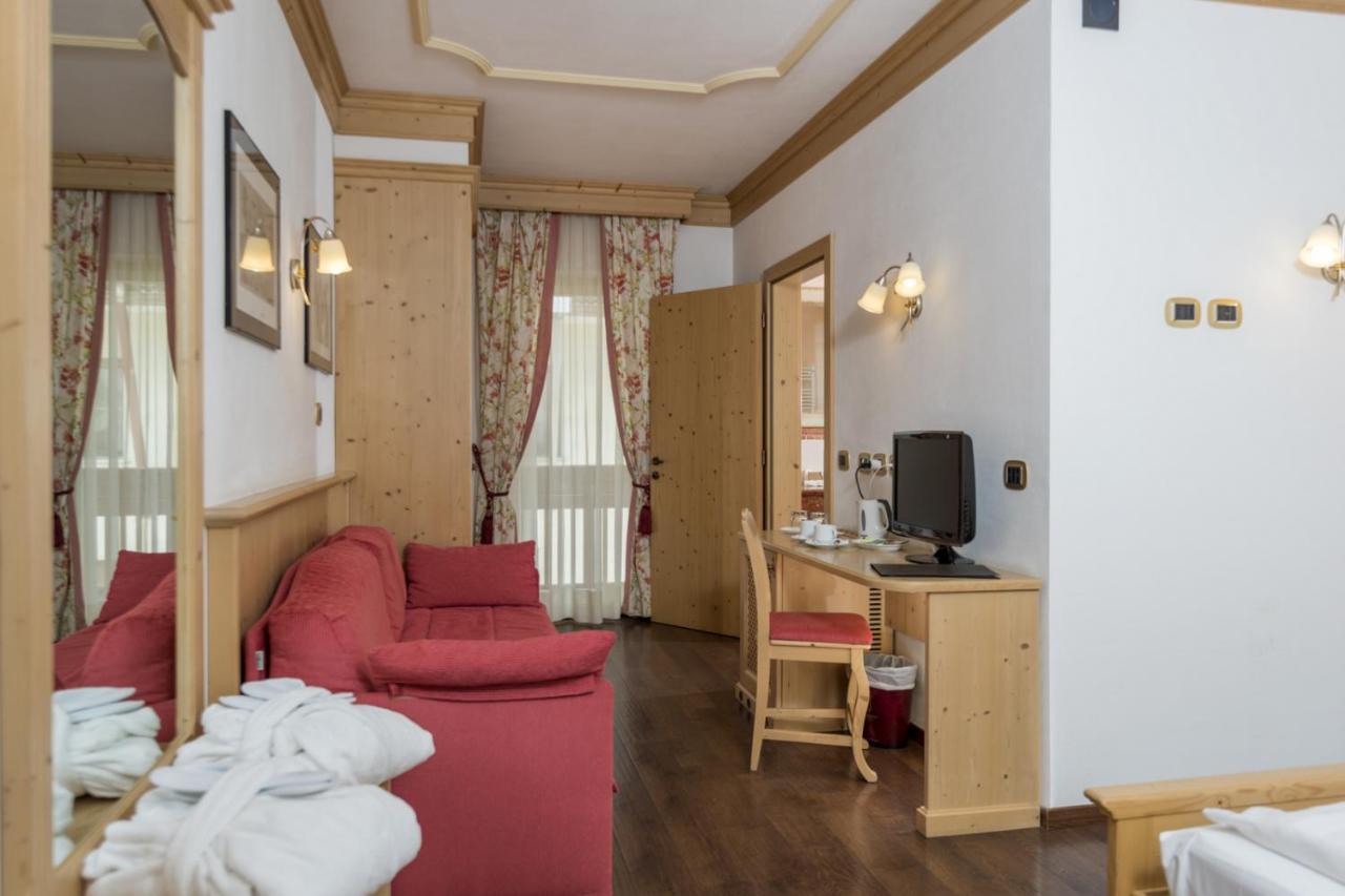 Hotel B&B Andreas Canazei Bagian luar foto