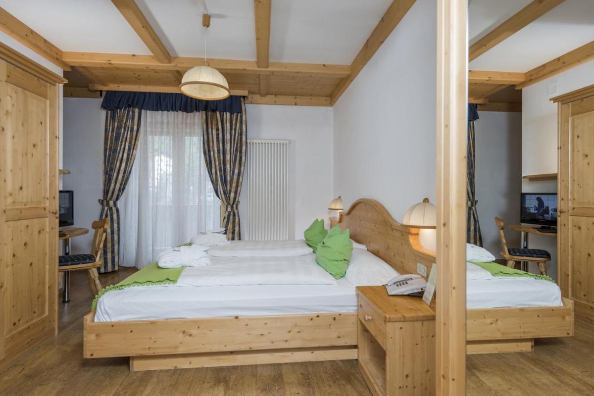 Hotel B&B Andreas Canazei Bagian luar foto