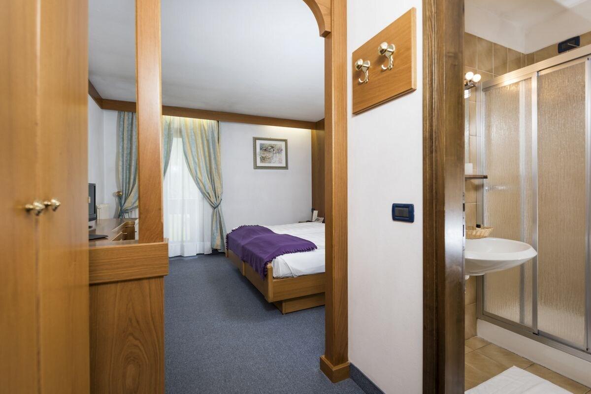 Hotel B&B Andreas Canazei Bagian luar foto