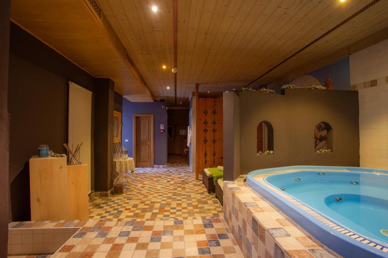 Hotel B&B Andreas Canazei Bagian luar foto
