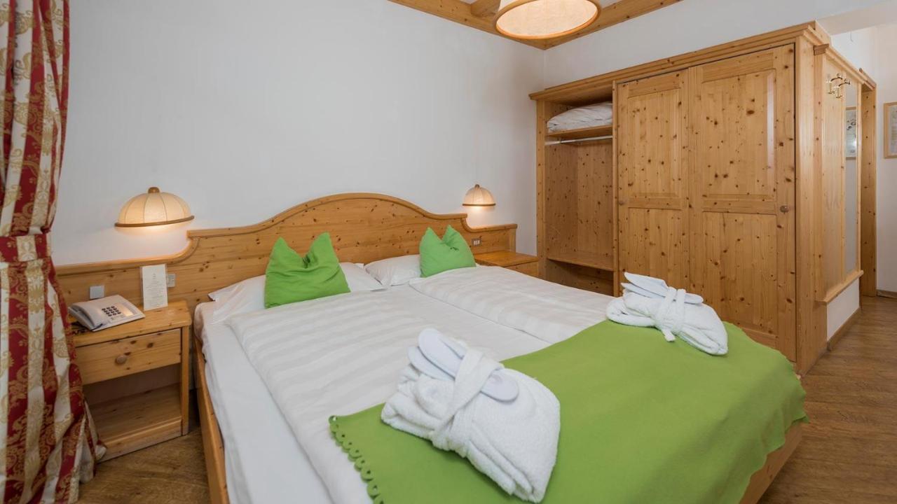 Hotel B&B Andreas Canazei Bagian luar foto