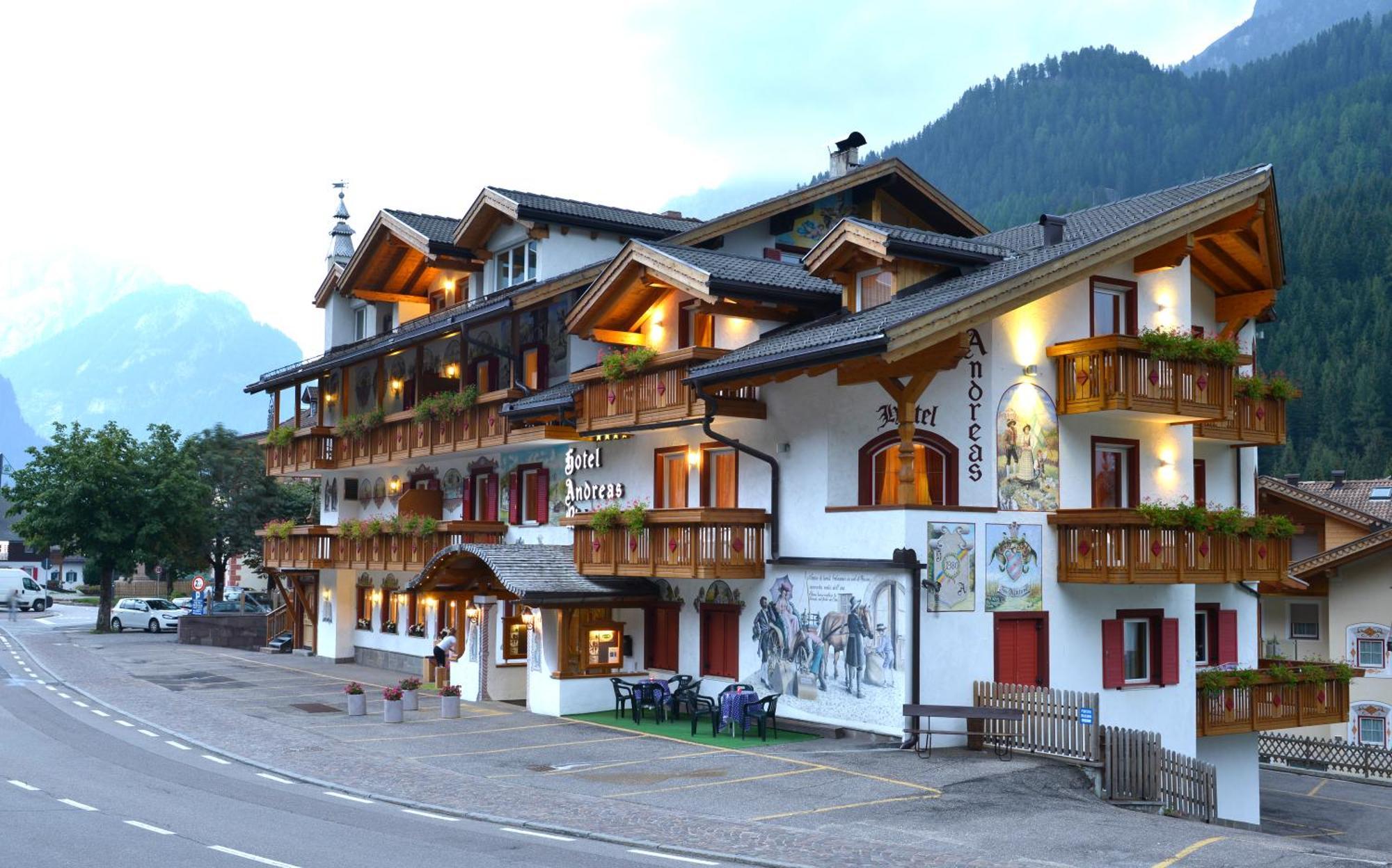 Hotel B&B Andreas Canazei Bagian luar foto