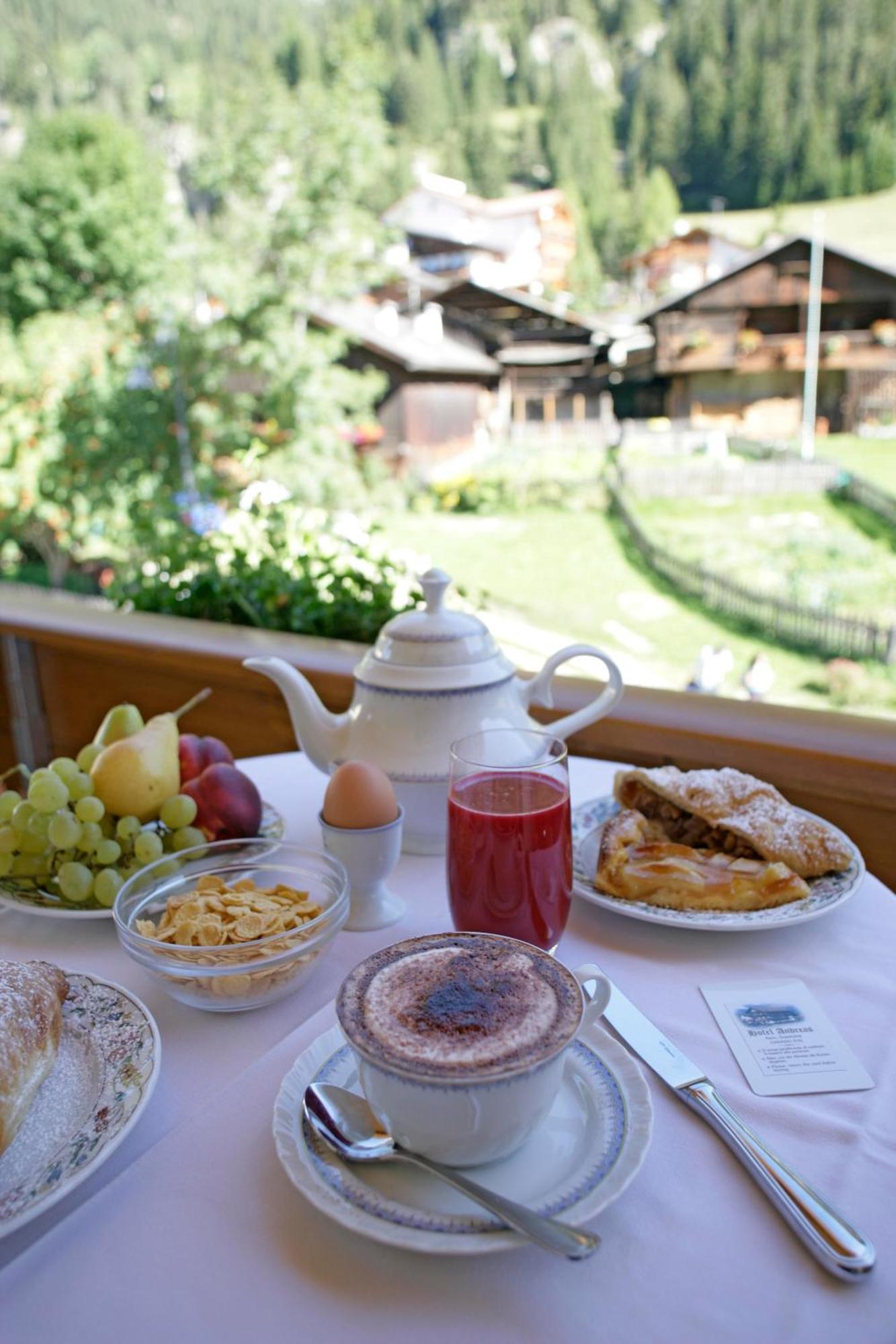 Hotel B&B Andreas Canazei Bagian luar foto
