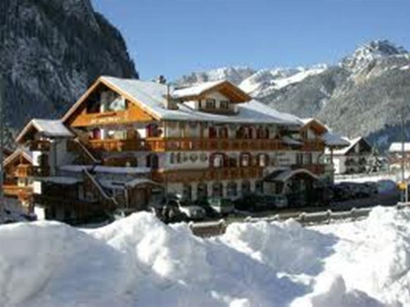 Hotel B&B Andreas Canazei Bagian luar foto
