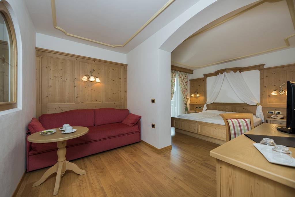 Hotel B&B Andreas Canazei Bagian luar foto