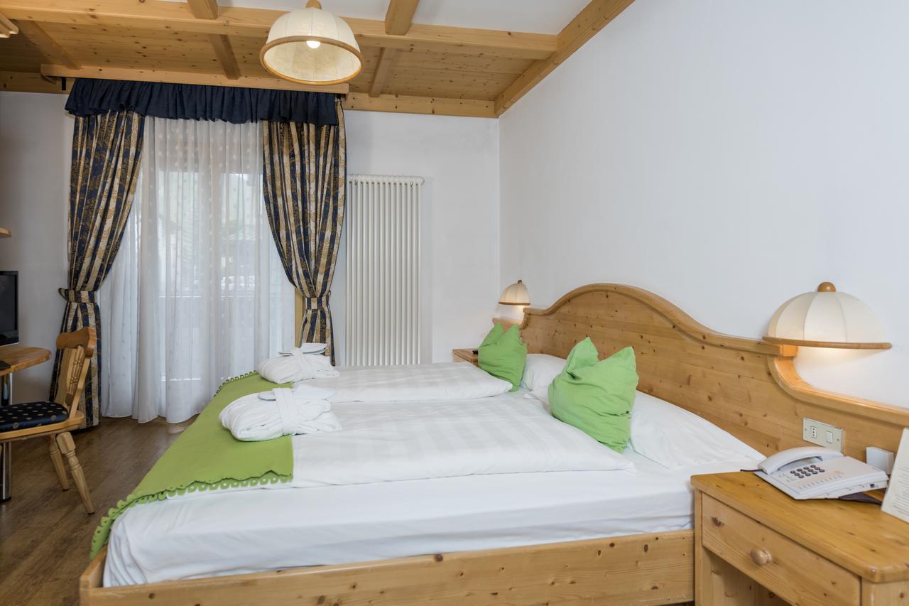 Hotel B&B Andreas Canazei Bagian luar foto