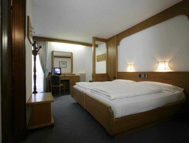 Hotel B&B Andreas Canazei Bagian luar foto