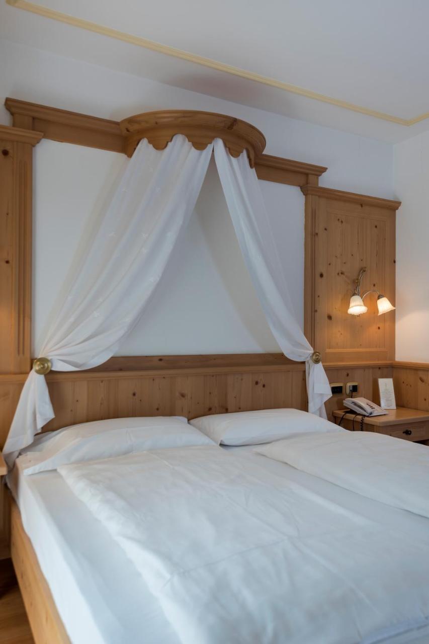 Hotel B&B Andreas Canazei Bagian luar foto